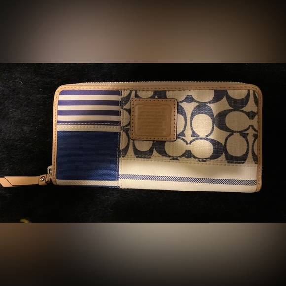 COACH Navy Canvas Bag and wallet Interior zipper pocket & two add’l sewn-in. - Picture 3 of 9